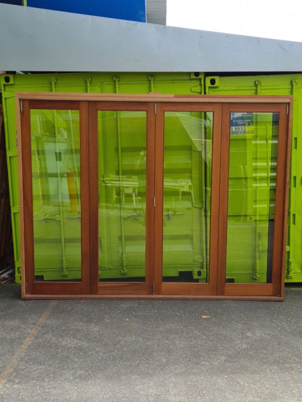 Single Light 0+4 Bifold Door w Brio Retractable