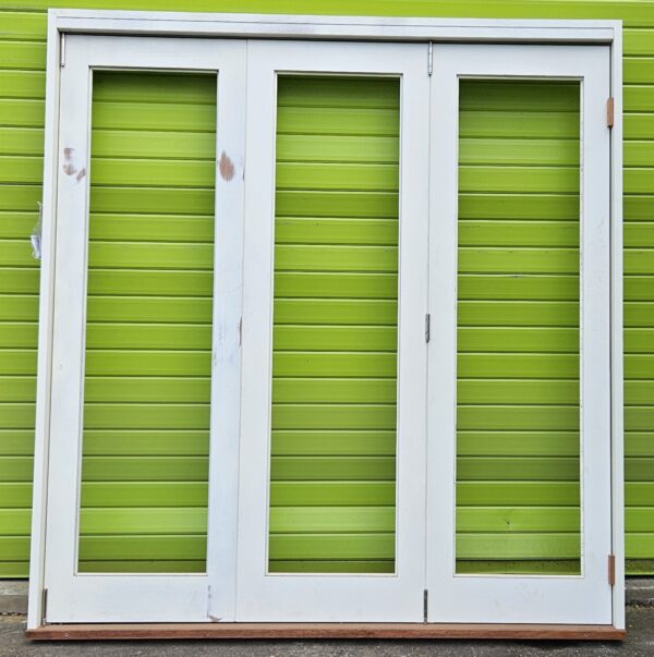 2400 x 2239 3 door bifold