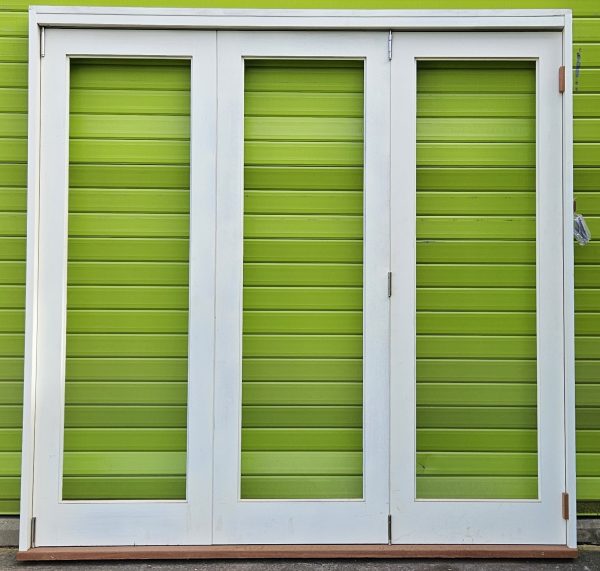 2400x2389 3 door slider