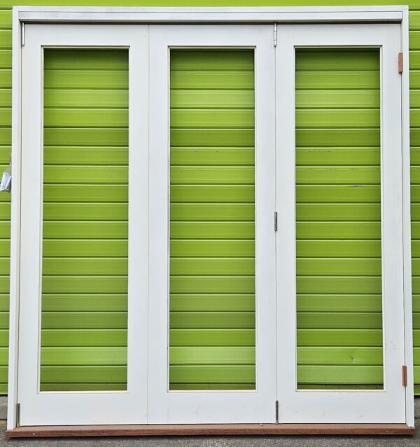 2400 x 2339 3 door single light bifold