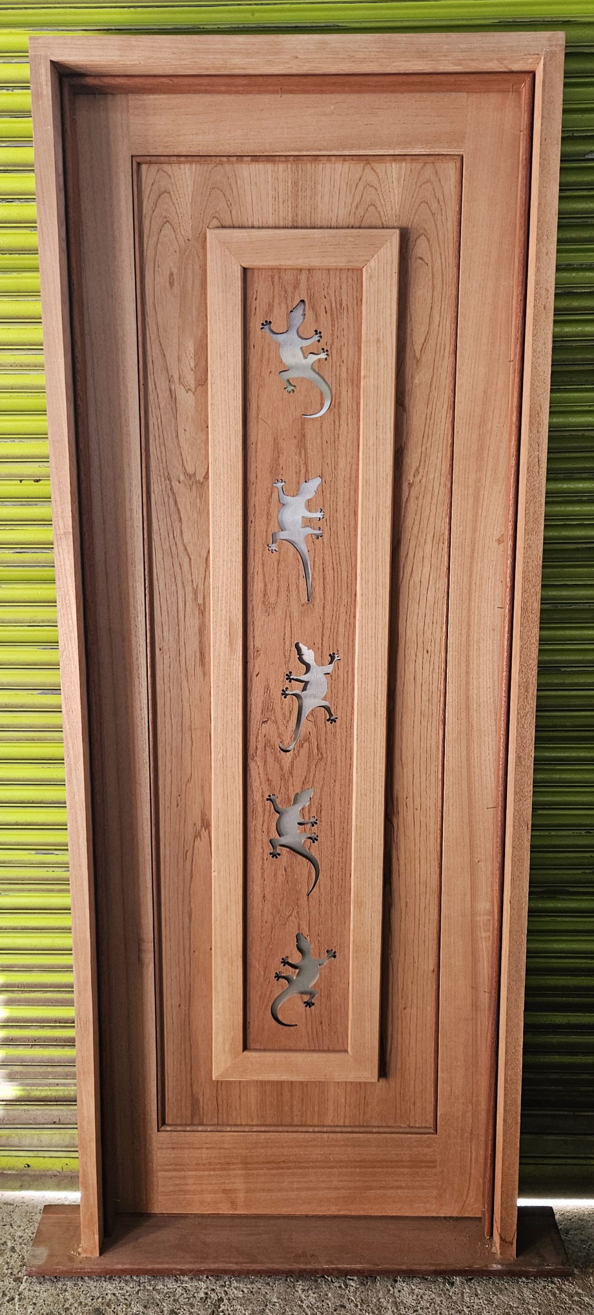 2100x810 gecko door entry
