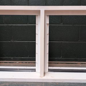 637x1168 102mm 2 bays twin gallery louvre window (copy)