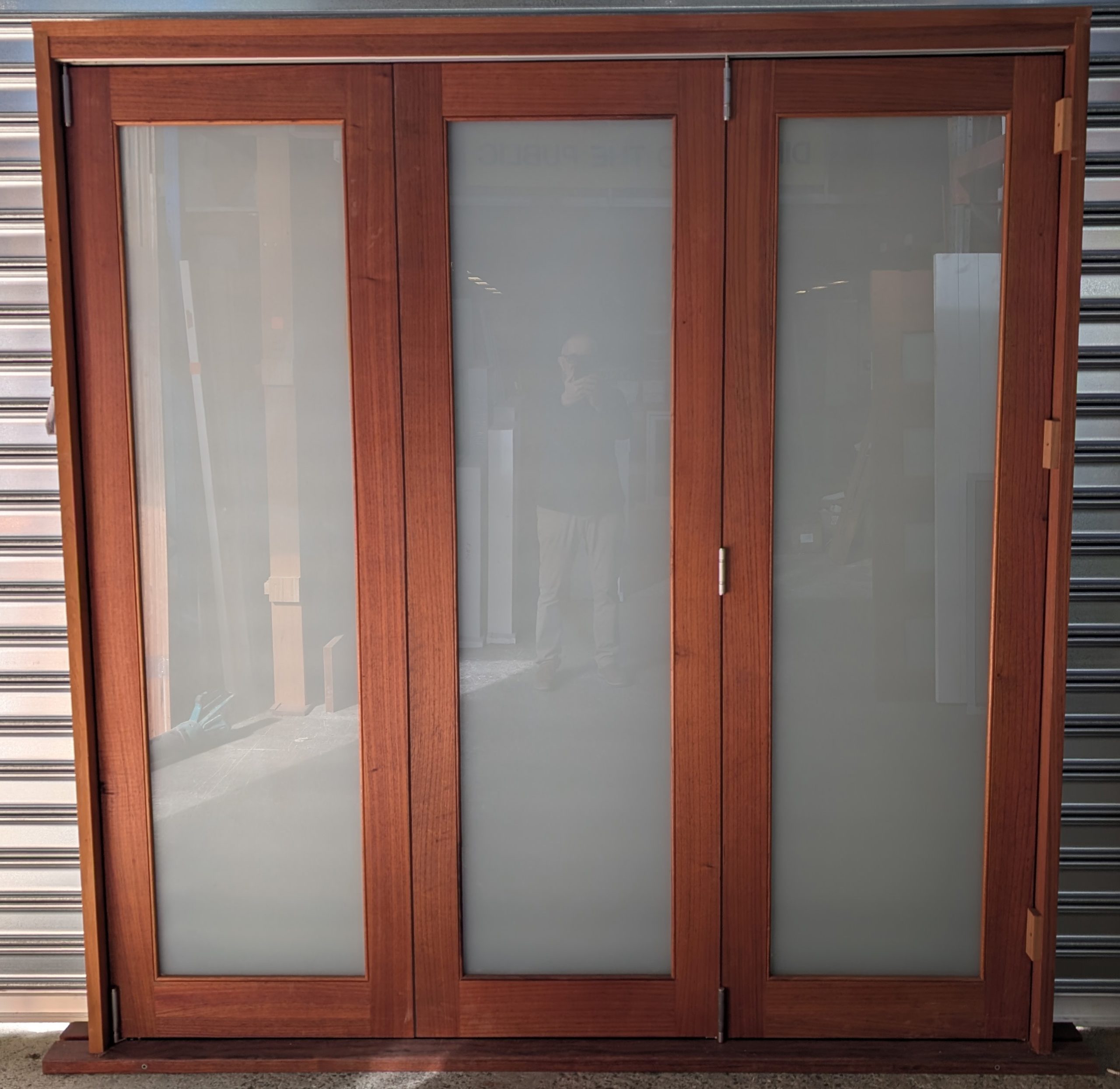Single light 3 door bifold