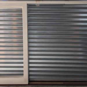 single light: 3 doors (2 sliding) - OXX