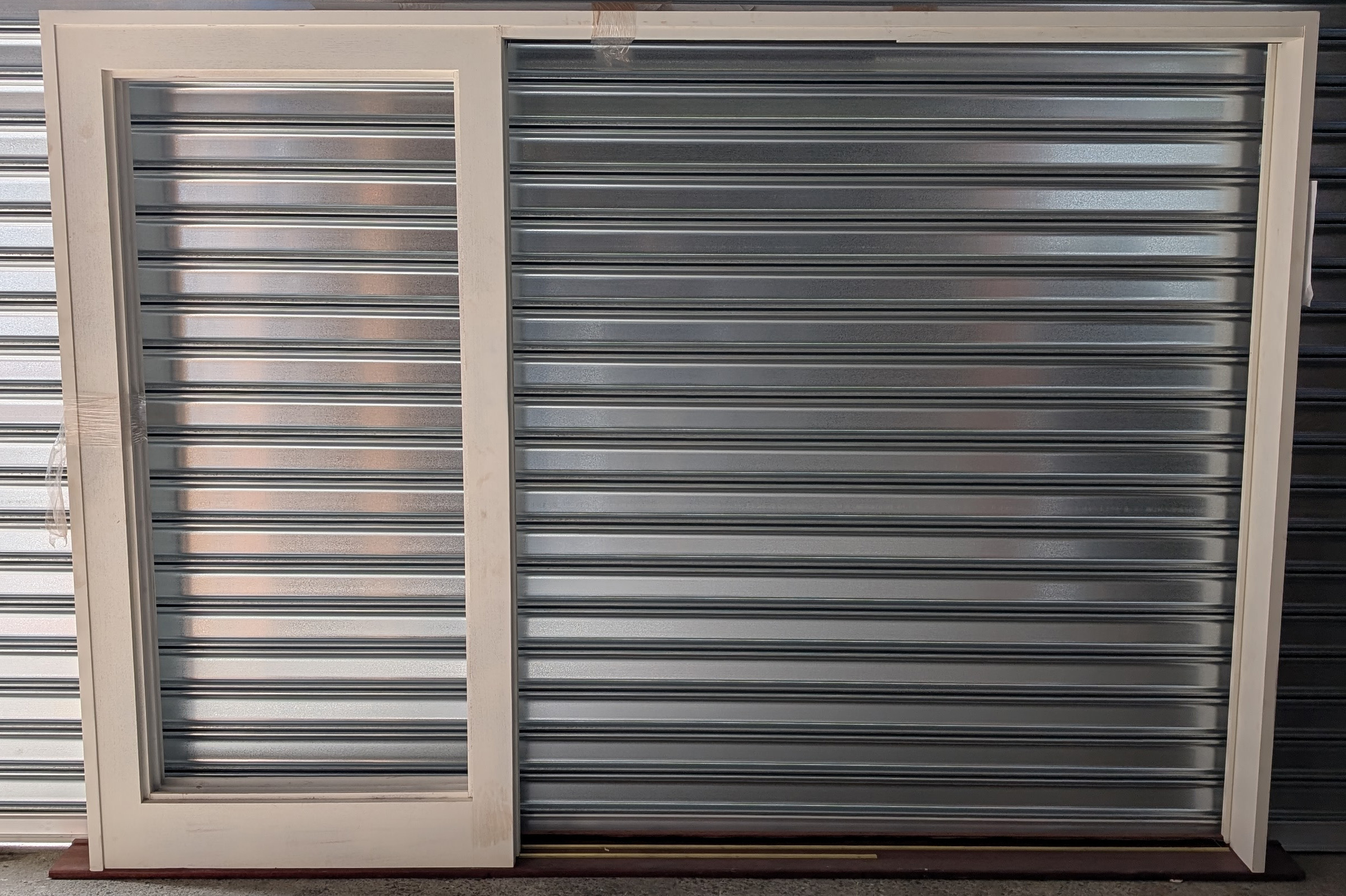 single light: 3 doors (2 sliding) - OXX
