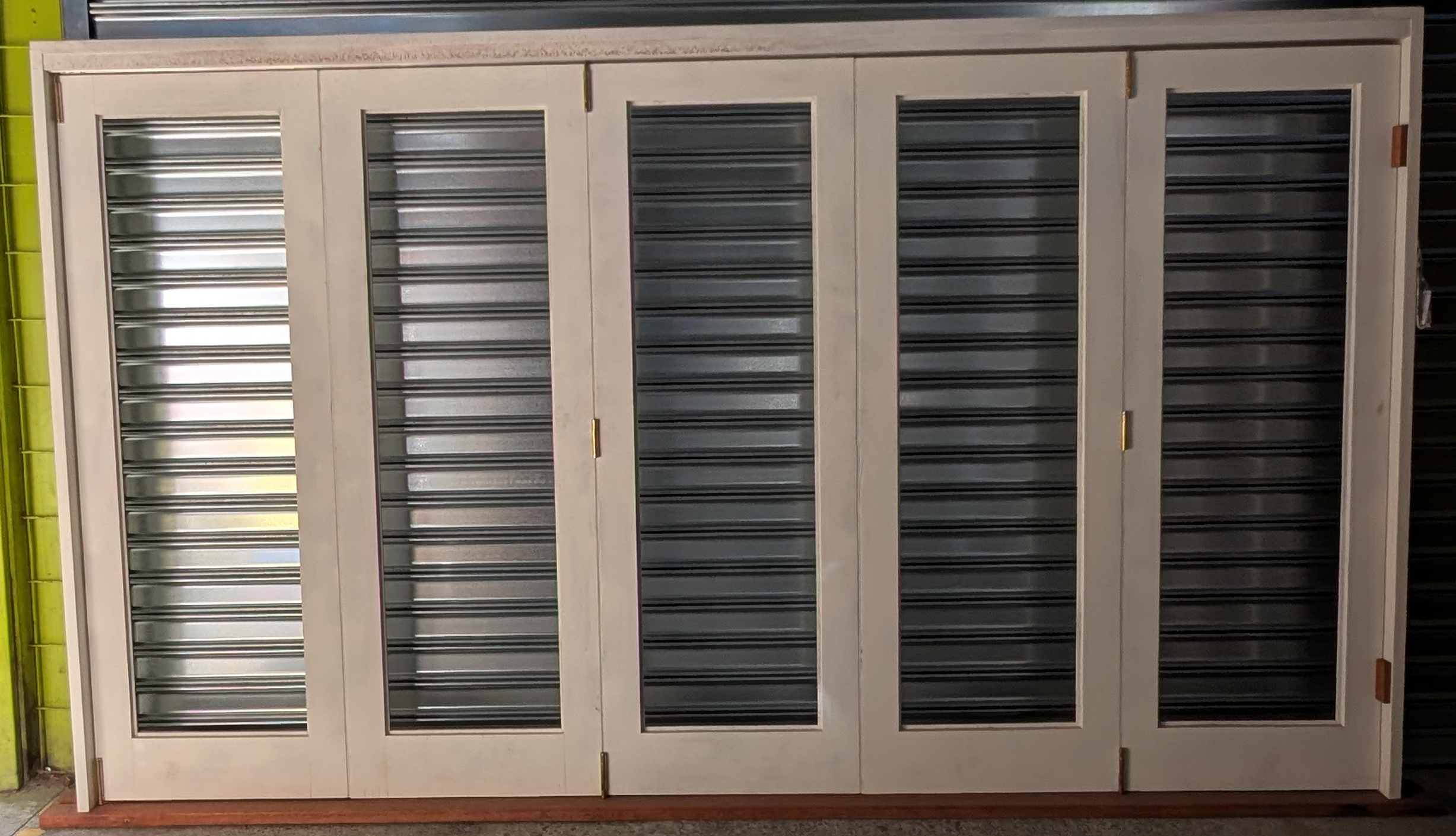 Single light 5 door bifold