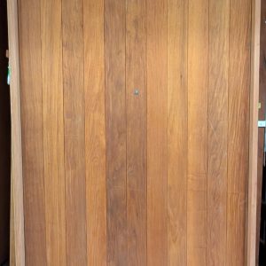 Vertical plank pivot door entry