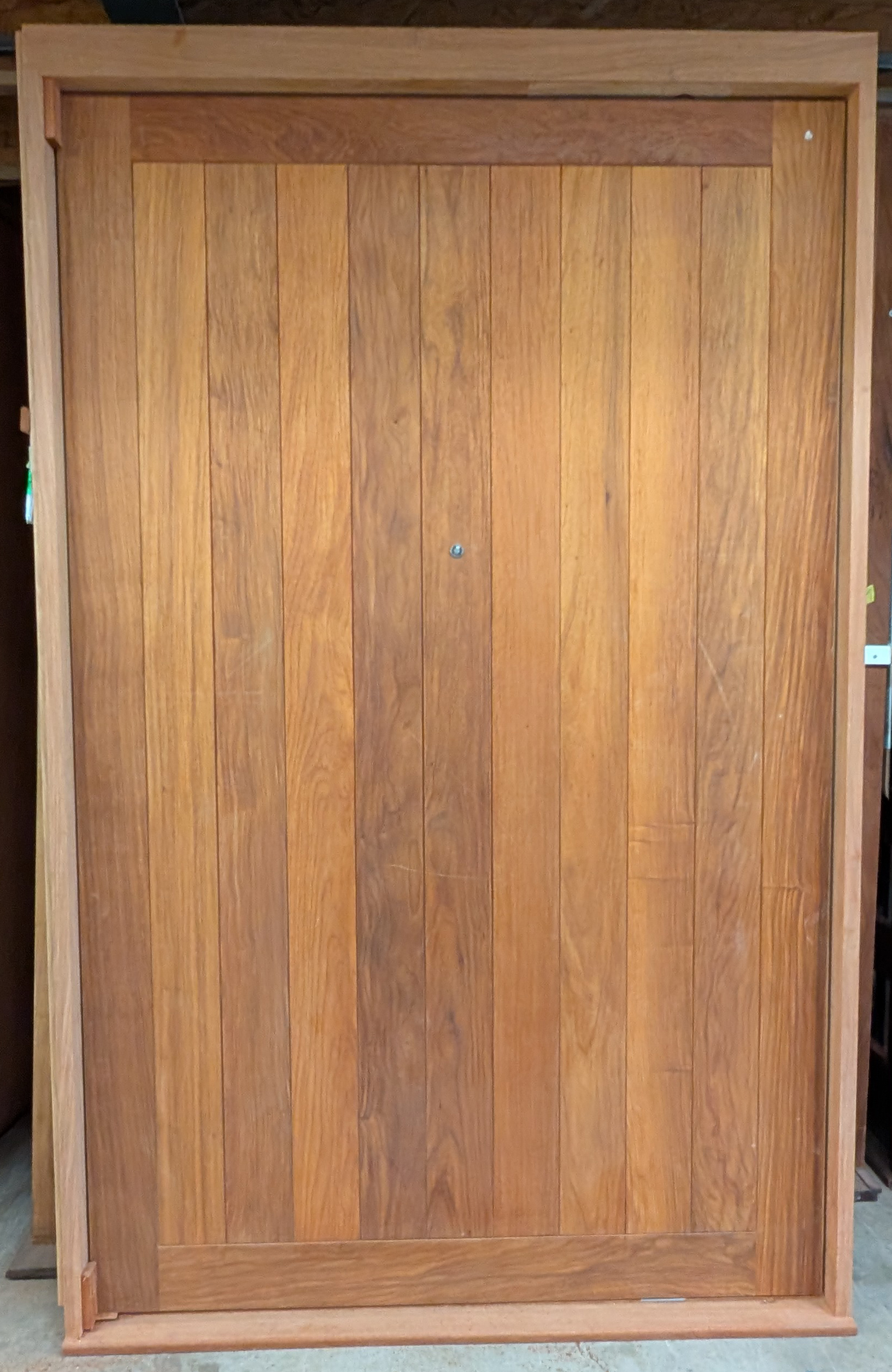 Vertical plank pivot door entry