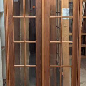 Twin Bay 8 Light Fixed door