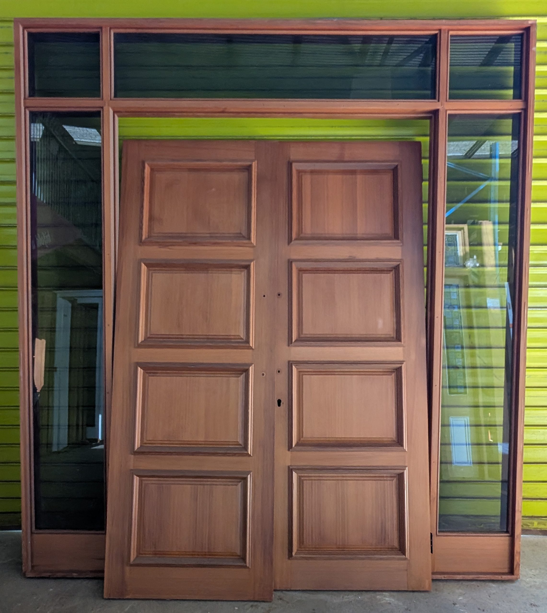 Horizontal 4 panel entrance with transom